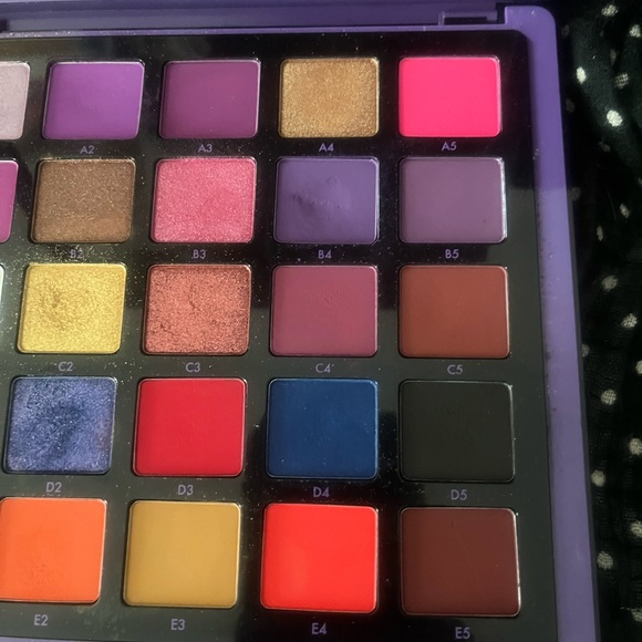 Norvina palette, gently used and clean. So many color possibilities/combinations - Picture 4 of 6